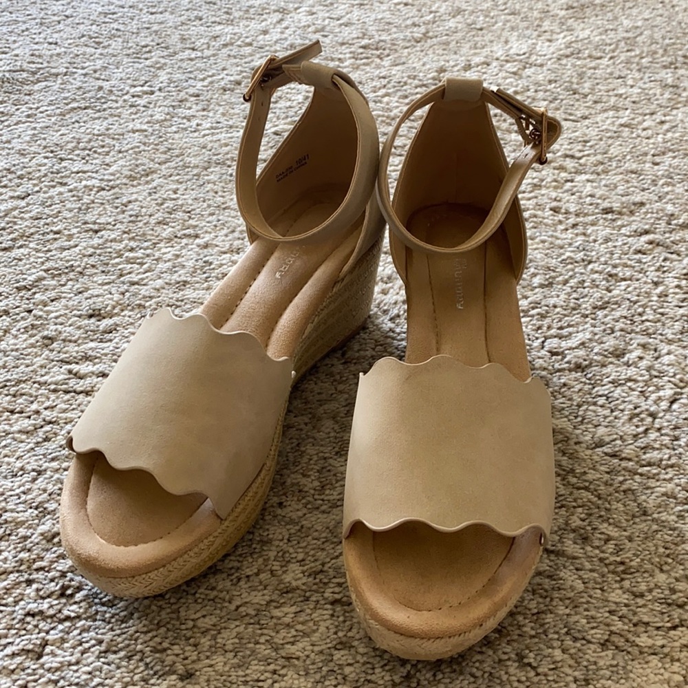 CL by Laundry wedge espadrilles, size 10